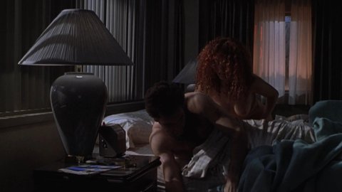 Maria Bello, Amanda Kravat - Nudity in Duets (2000)