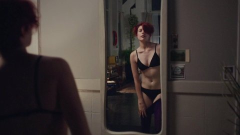 Nathalie Love, Greta Gerwig - Nudity in 20th Century Women (2016)