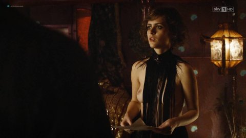 Liv Lisa Fries, Hannah Herzsprung, Leonie Benesch - Nudity in Babylon Berlin s02e01-02 (2017)