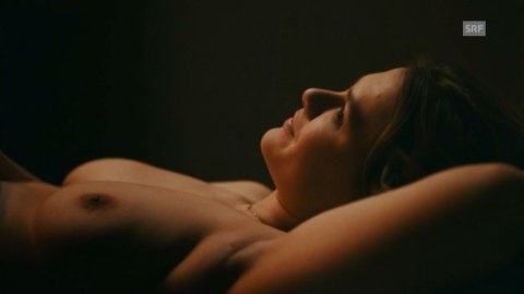 Elsa Langnase - Nudity in Nr. 47 s01e01 (2018)