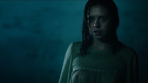 Bel Powley - Nudity in Wildling (2018)