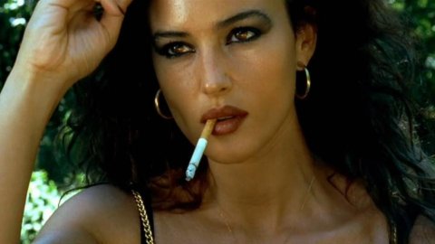 Monica Bellucci - Nudity in Dobermann (1997)