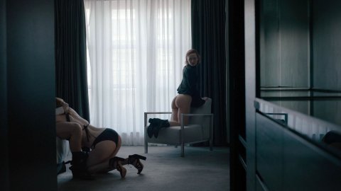 Louisa Krause, Gillian Williams - Nudity in The Girlfriend Experience s02e01 (2017)