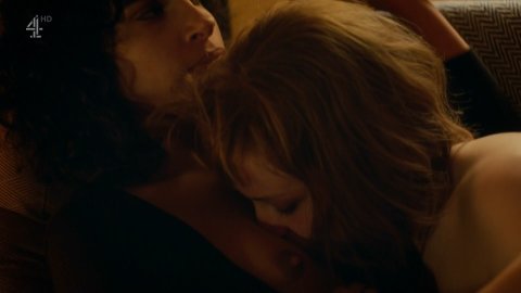 Desiree Akhavan, Niamh Algar - Nudity in The Bisexual s01e04 (2018)