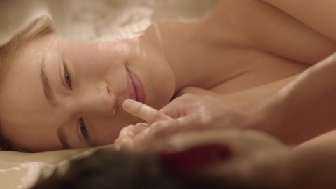 Zofia Wichlacz - Nudity in World on Fire s01e01 (2019)