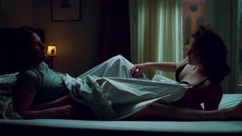 Vera Farmiga - Nudity in Henry's Crime (2010)