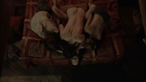 Emma Dumont - Nudity in Aquarius s01e01-02 (2015)