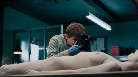 Olwen Catherine Kelly - Nudity in The Autopsy of Jane Doe (2016)