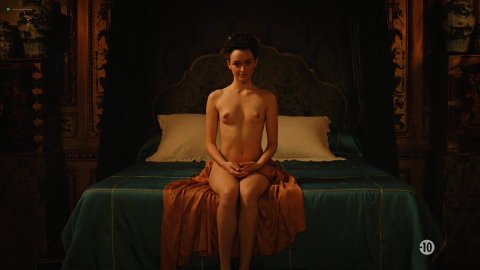 Victoire Dauxerre, Maddison Jaizani - Nudity in Versailles (2018)