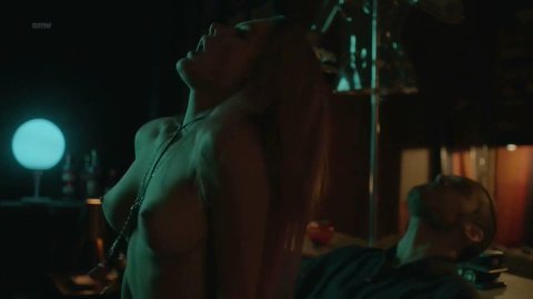 Fiorellla Mattheis - Nudity in August Street s01e12 (2018)