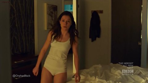 Tatiana Maslany - Nudity in Orphan Black s01e05 (2013)