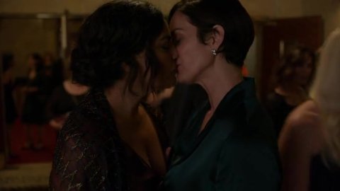 Sarita Choudhury, Carrie Anne Moss - Nudity in Marvel's Jessica Jones s03e04 (2019)