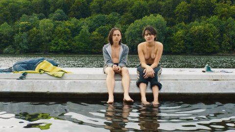 Mercedes Mueller, Xenia Assenza - Nudity in Goodbye Berlin (2016)