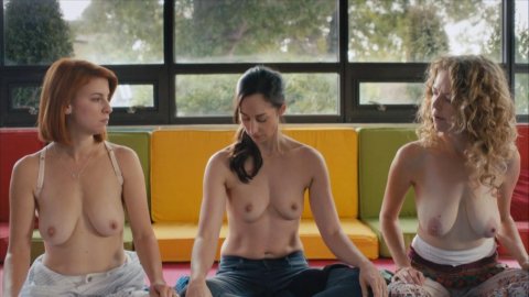 Catherine Reitman, Dani Kind, Juno Rinaldi - Nudity in Workin' Moms s01e01 (2017)