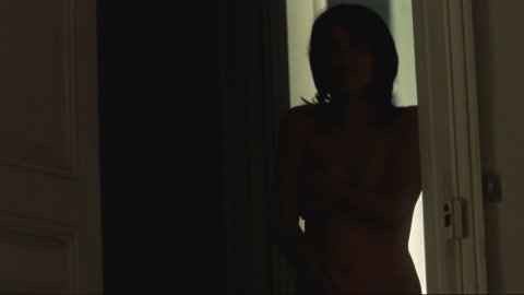 Aure Atika, Melanie Laurent - Nudity in The Beat That My Heart Skipped (2005)