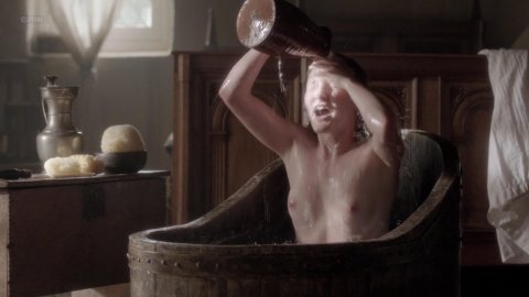 Eve Ponsonby - Nudity in The White Queen s01e01 (2013)