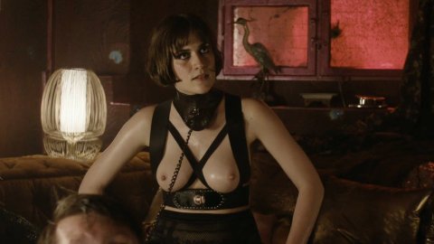 Sophie Pfennigstorf - Nudity in Babylon Berlin (2017)