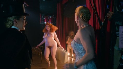 Geena Davis, Kasia Szarek - Nudity in GLOW s03e09 (2019)