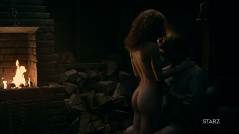 Sophie Skelton - Nudity in Outlander s04e08 (2018)