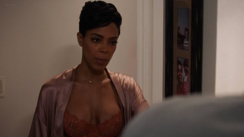 Jazmyn Simon - Nudity in Ballers s03e06 (2017)