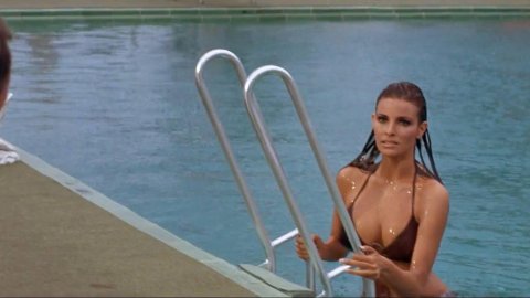 Raquel Welch, Christine Todd - Nudity in Lady in Cement (1968)