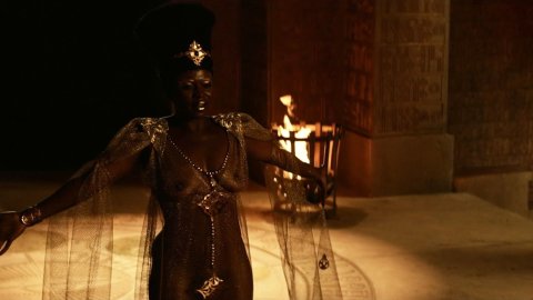 Yetide Badaki - Nudity in American Gods s01e08 (2017)