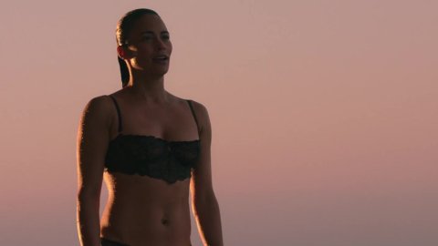 Paula Patton - Nudity in Traffik (2018)