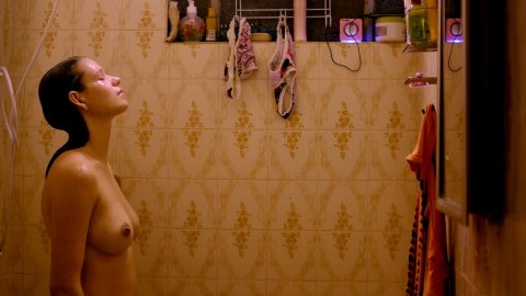 Kelly Crifer, Barbara Colen - Nudity in In the Heart of the World (2019)