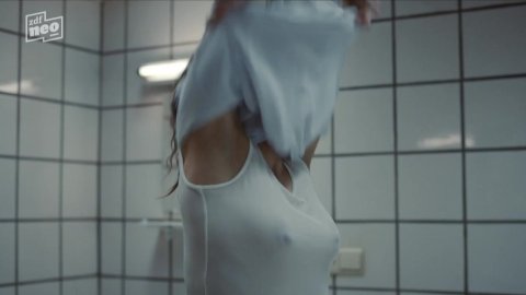 Veerle Baetens - Nudity in Tabula Rasa s01 (2017)