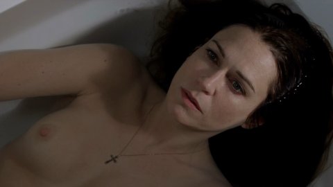 Marie-Josee Croze, Giulia Ando - Nudity in The Confessions (2016)