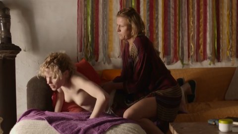 Franziska Weisz, Julia Franz Richter - Nudity in The Diver Inside (2019)