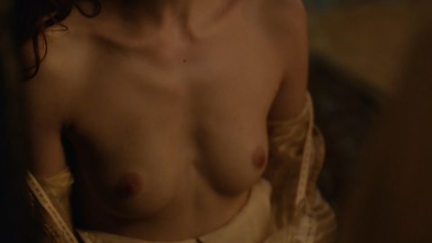 Charlotte Hope - Nudity in The Spanish Princess s01e02 (2019)