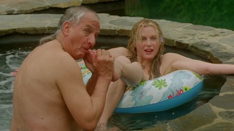 Daryl Hannah - Nudity in Keeping Up with the Steins (2006)