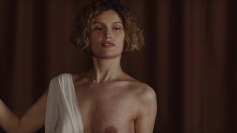 Laetitia Casta - Nudity in The Maiden and the Wolves (2007)