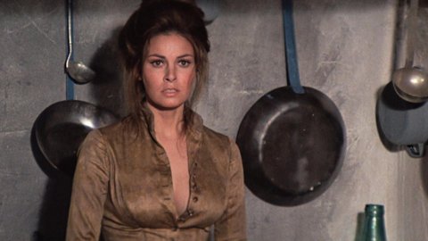 Raquel Welch - Nudity in Hannie Caulder (1972)