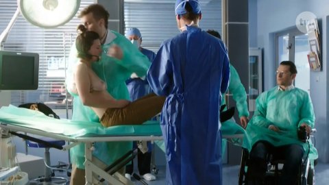 Anna Terpilowska - Nudity in Lekarze s03e06 (2013)