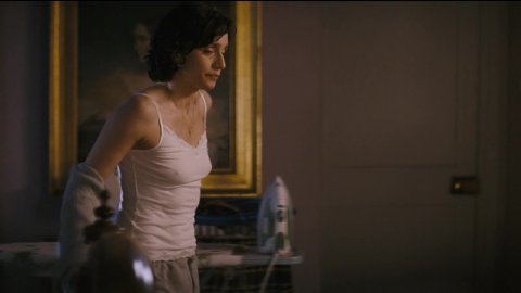 Kristin Scott Thomas - Nudity in Keeping Mum (2005)