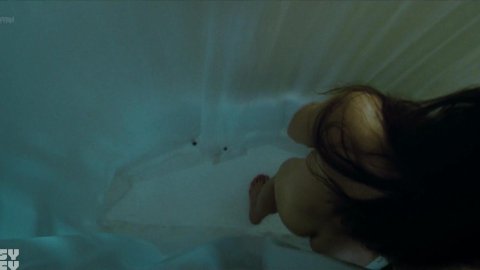 Sharon Taylor - Nudity in Ghost Wars s01e05 (2017)