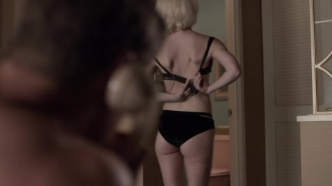 Jessica Amlee - Nudity in For All Mankind s01e02 (2019)