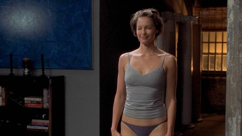 Ashley Judd - Nudity in Someone Like You... (2001)