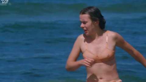 Laura Kjær - Nudity in Seaside Hotel s06e01 (2019)