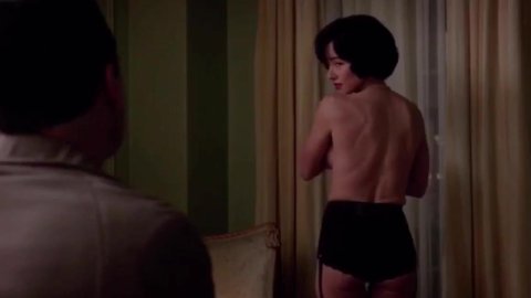 Linda Cardellini - Nudity in Mad Men (2015)