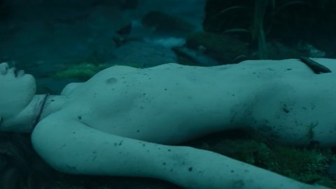 Marta Etura, Valeria Salcedo - Nudity in The Invisible Guardian (2017)