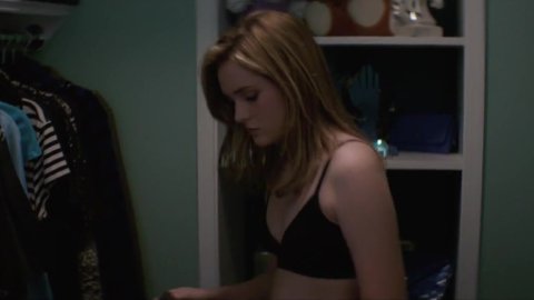 Grace Victoria Cox - Nudity in Heathers s01e02 (2018)