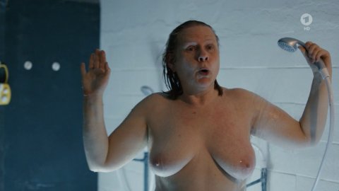 Hildegard Schroedter - Nudity in Nebelwand - Der Usedom Krimi (2017)