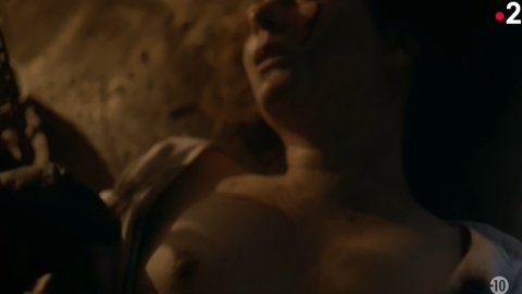 Laura Smet, Caroline Borderieux - Nudity in La Garçonne s01e04 (2020)