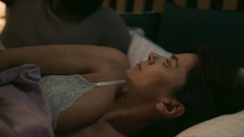 Anna Friel - Nudity in Butterfly s01e01 (2018)