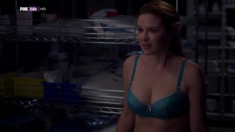 Sarah Drew - Nudity in Grey's Anatomy s11e16 (2014)