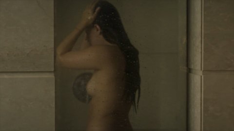 Alicia Jaziz - Nudity in Ingobernable s02e10 (2018)