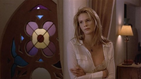 Elle Macpherson - Nudity in If Lucy Fell (1996)